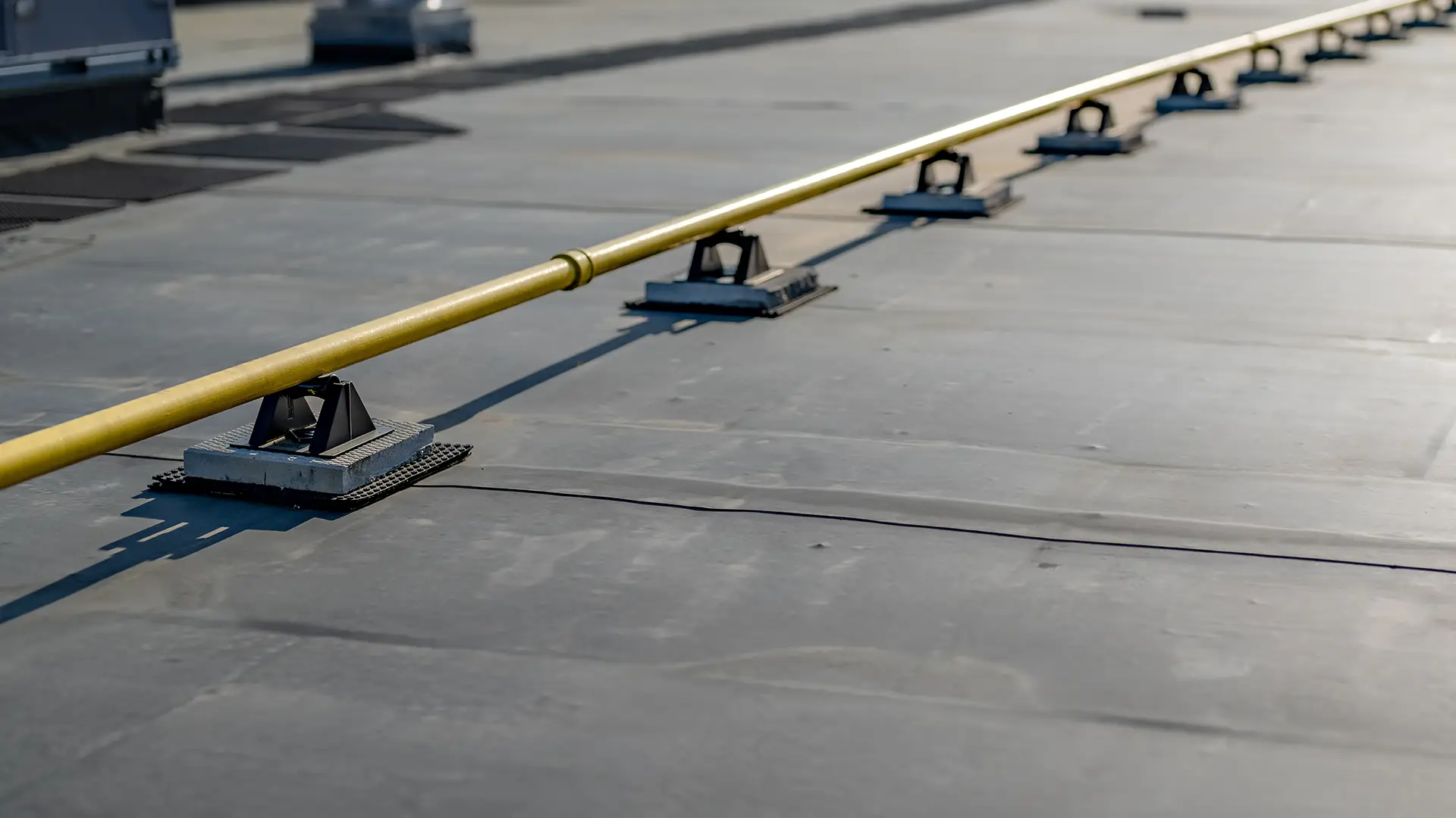 Illinois commercial flat roof, Crew installing new membrane roof on busy commercial building in Orland Park